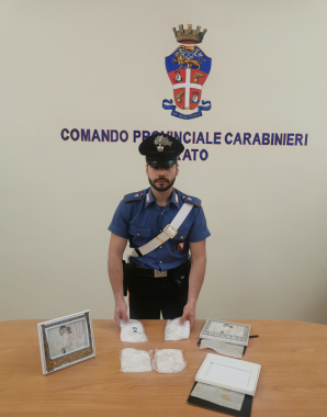 La droga e i materiali sequestrati