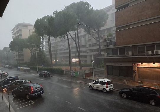 Il temporale sulle strade di Firenze