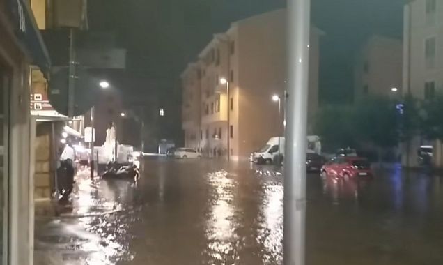 Una strada allagata a Portoferraio