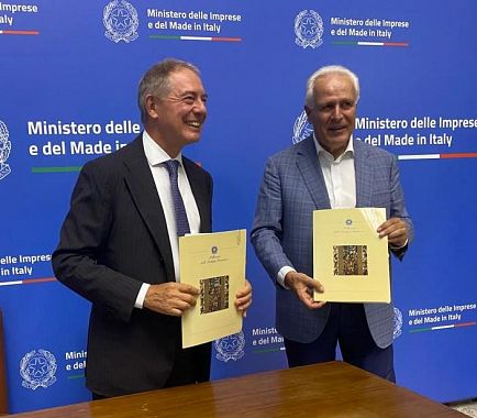 Da sinistra il ministro Urso e il presidente Giani